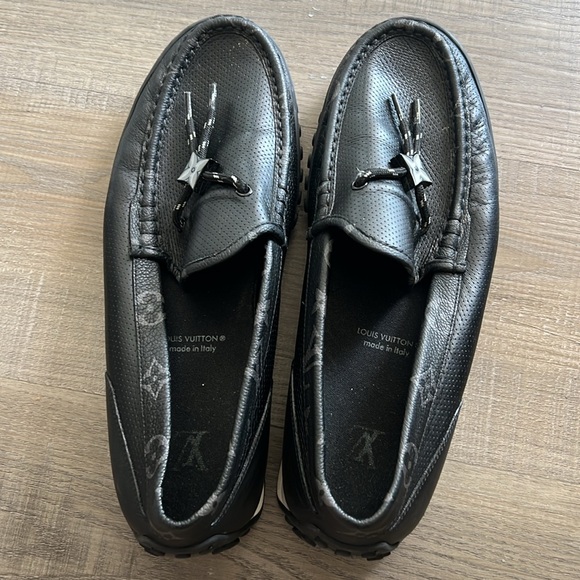 Louis Vuitton Men’s Monogram Driving Shoes in Black | US 11 - Picture 5 of 9